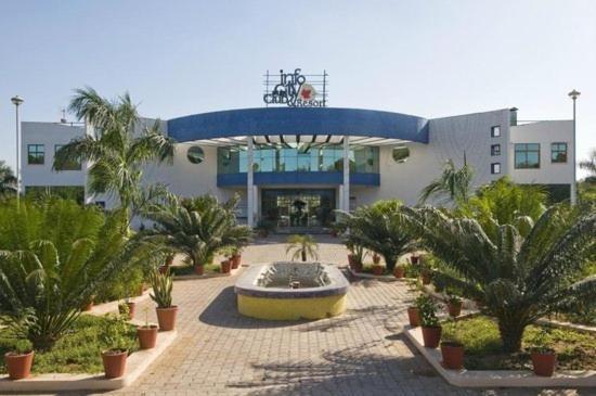 Infocity Club And Resort Γκαντχιναγκάρ Εξωτερικό φωτογραφία
