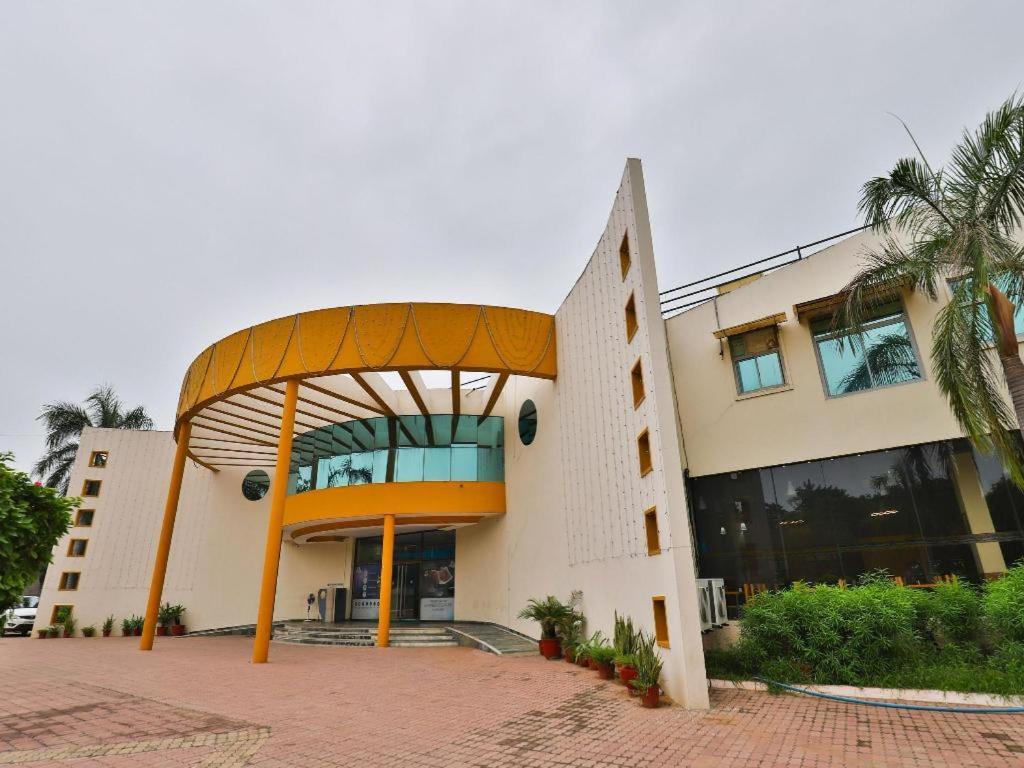 Infocity Club And Resort Γκαντχιναγκάρ Εξωτερικό φωτογραφία